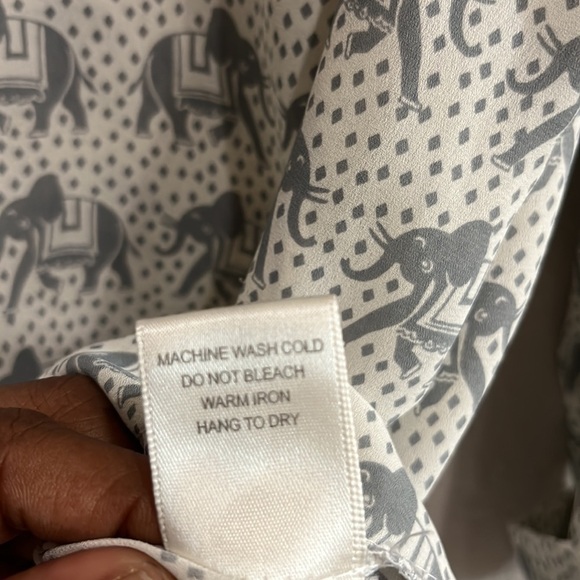 Pixley Stitch Fix Size S Gray White Elephant Print 3/4 Sleeve Roll Tab Blouse - Picture 10 of 10